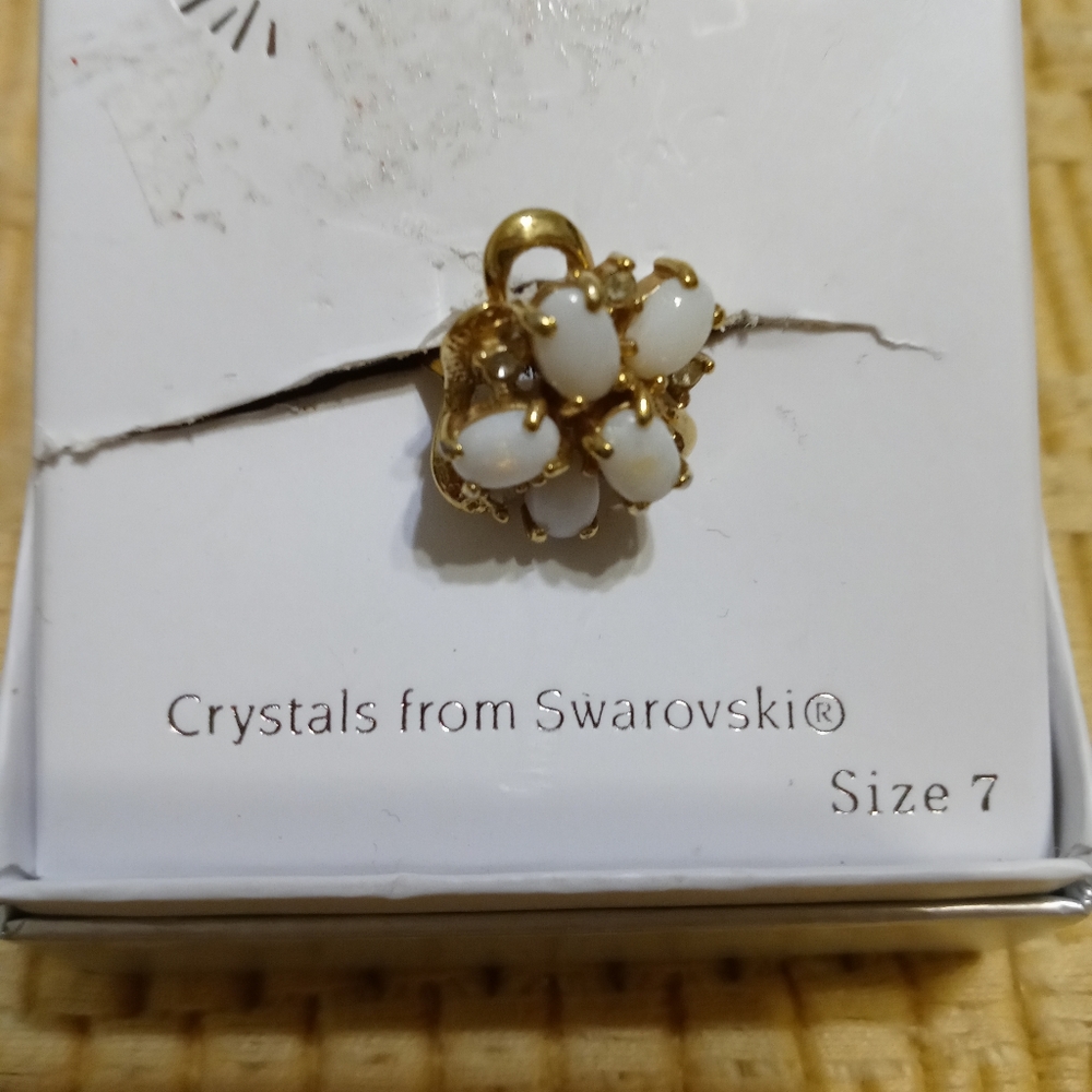 Ladies Opal Ring - Picture 1 of 3